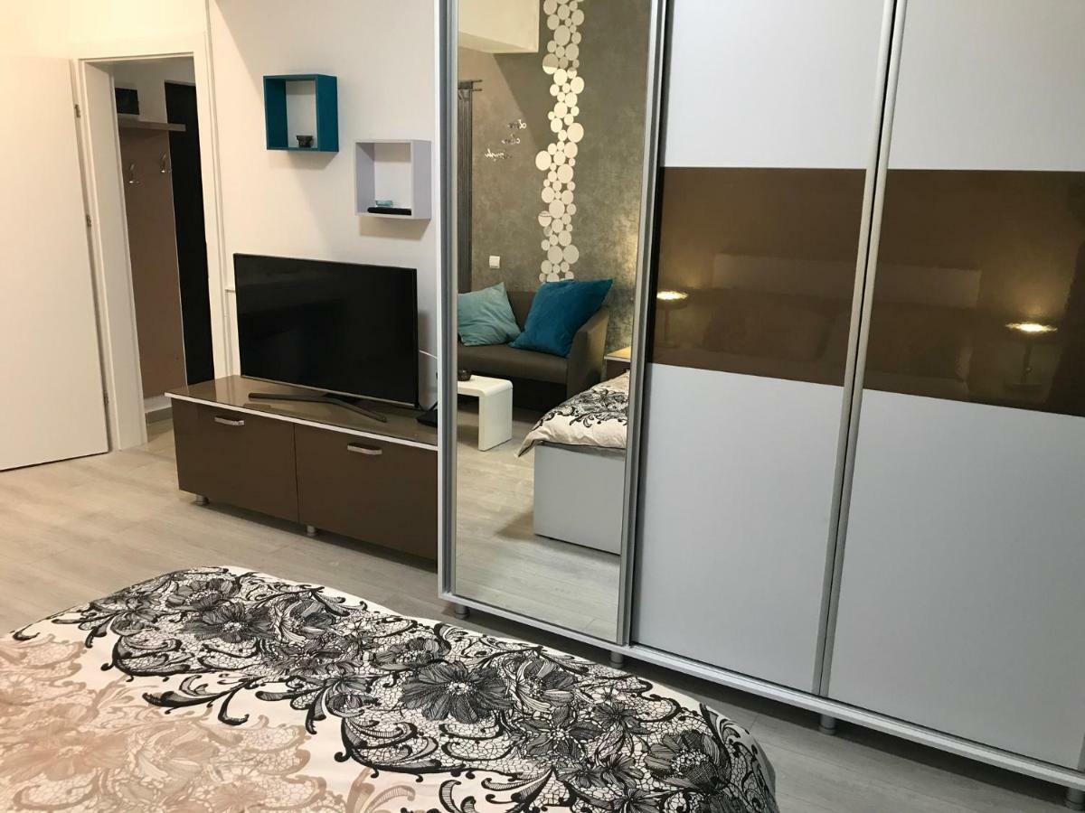 Luxury Flat 9 Near Metro Appartement Boekarest Buitenkant foto