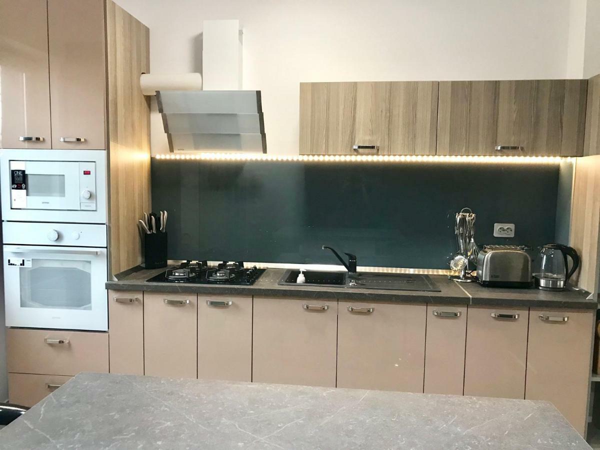 Luxury Flat 9 Near Metro Appartement Boekarest Buitenkant foto